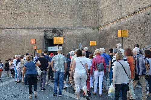 Vatican Museums skip the line tickets - entrance with assistance 